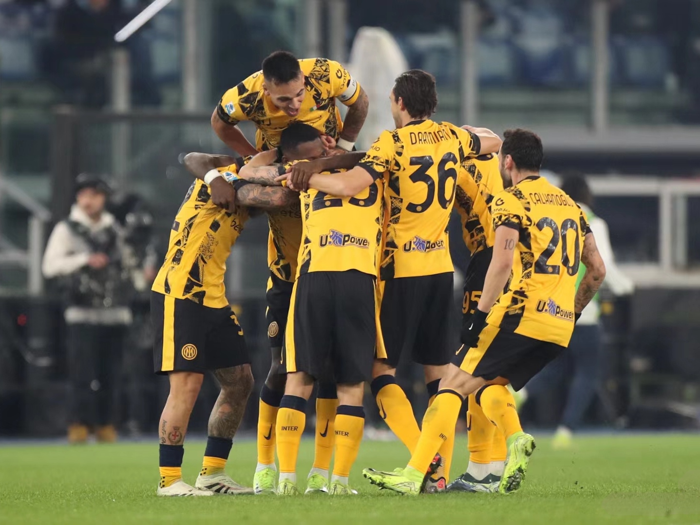 包含罗马客场大战国际米兰，谁能笑到最后的词条